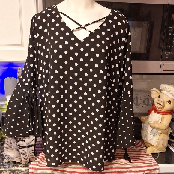 f Dressbarn Black and White Polka Dot Blouse. NWT. size 2X - Picture 1 of 5